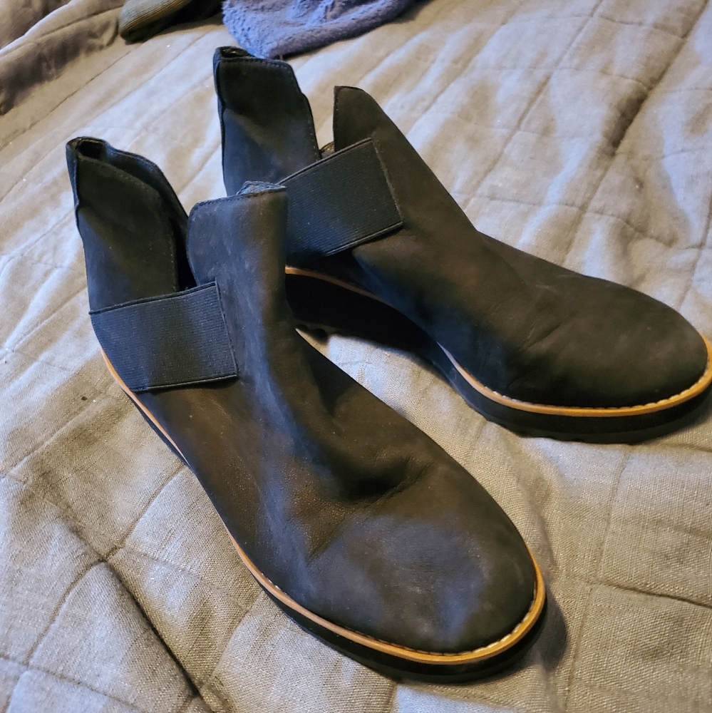 Eileen Fisher Lark leather Chelsea Ankle Black Booties - Picture 2 of 5